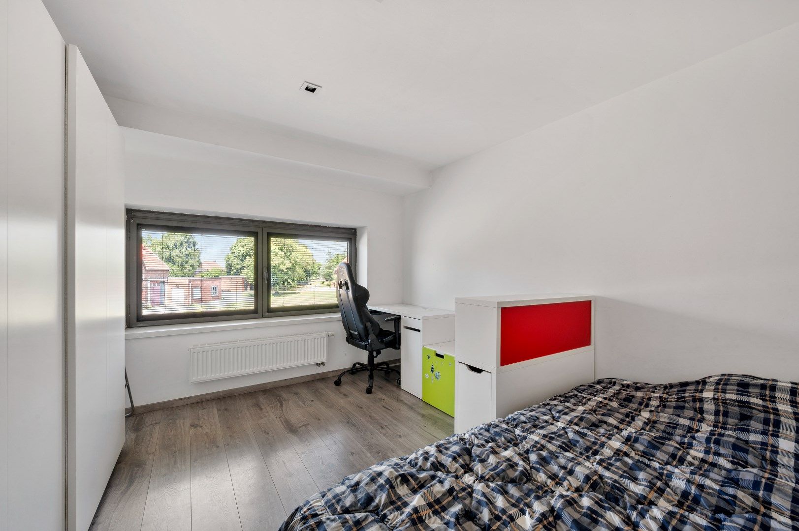 ENERGIEZUINIGE WONING MET 3 SLPKS, TOPAFWERKING EN GROTE TUIN foto 20