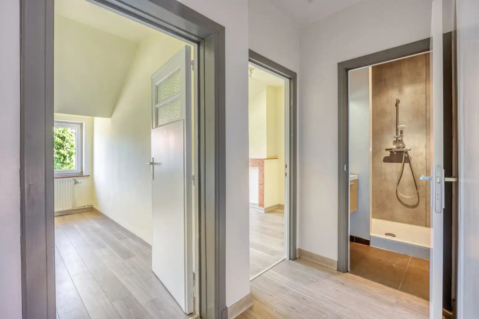Instapklare 2-gevelwoning nabij Sint-Agatha-Berchem foto 19