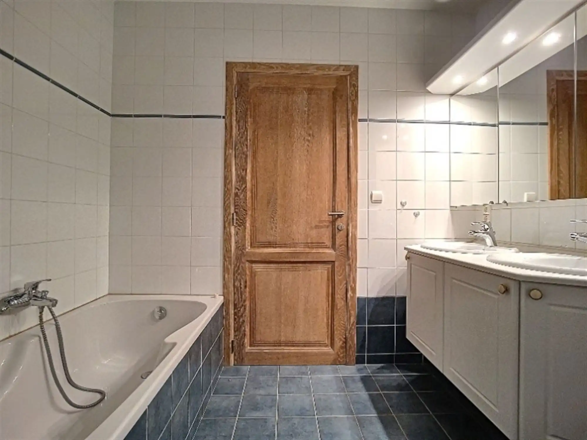 Ruim appartement met 2 slaapkamers in het centrum foto 9