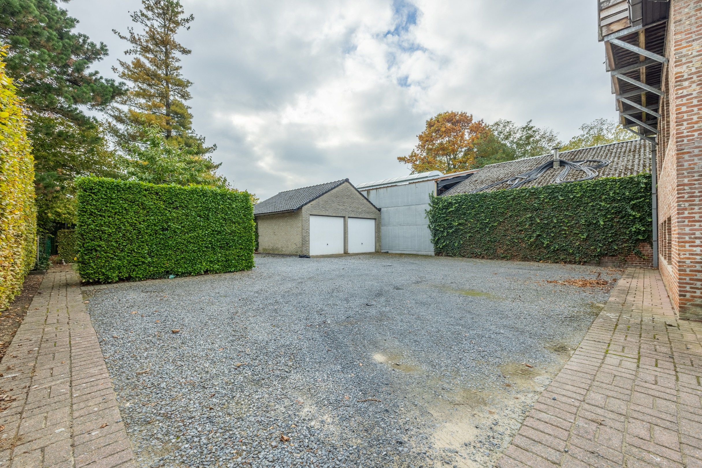 MULTIFUNCTIONELE EIGENDOM MET COMMERCIËLE LIGGING foto 26