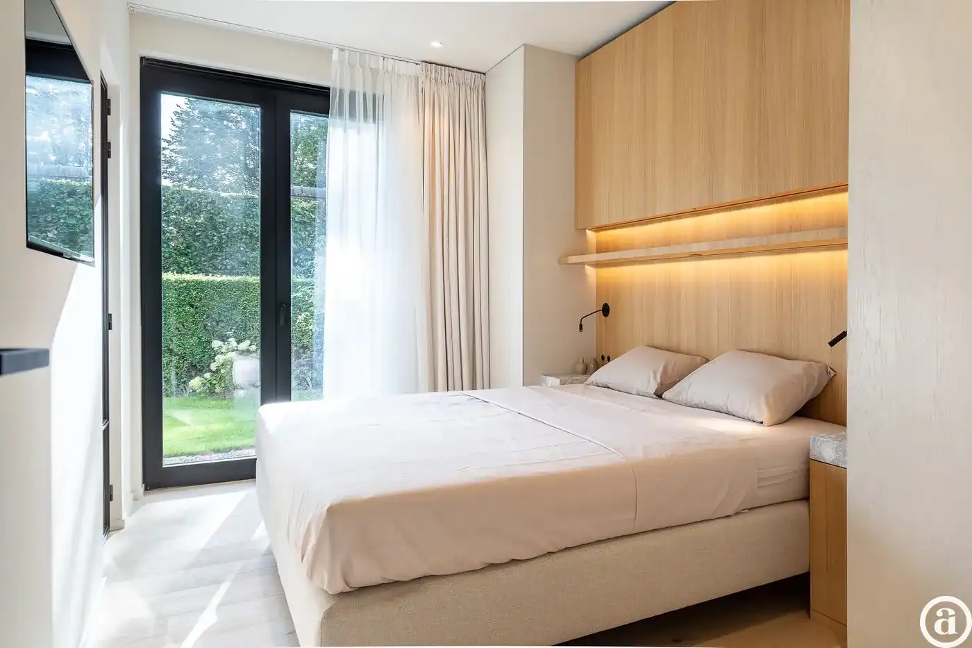 Gerenoveerde villa met 5 slaapkamers gelegen in een rustige residentiële omgeving  foto 19