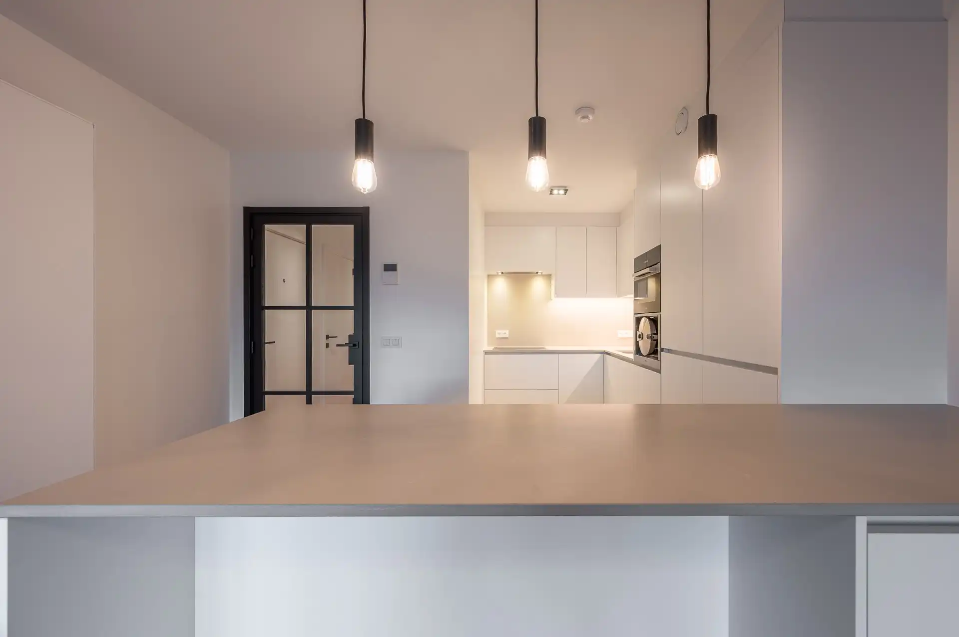 Ongemeubeld: prachtig nieuw en zonnig appartement nabij het centrum en de zeedijk! foto 5