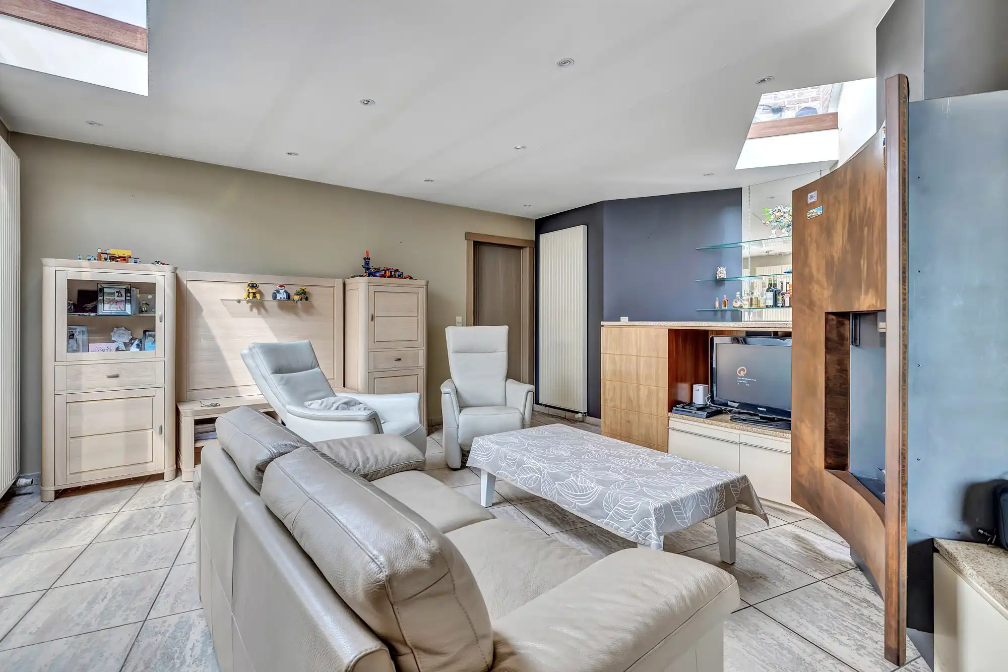 Robuuste HOB met opslagplaats foto 3