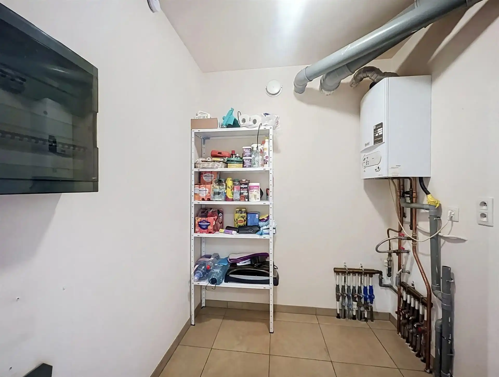 Recent en instapklaar 2 slaapkamer-appartement met 2 terrassen en  overdekte autostaanplaats foto 11