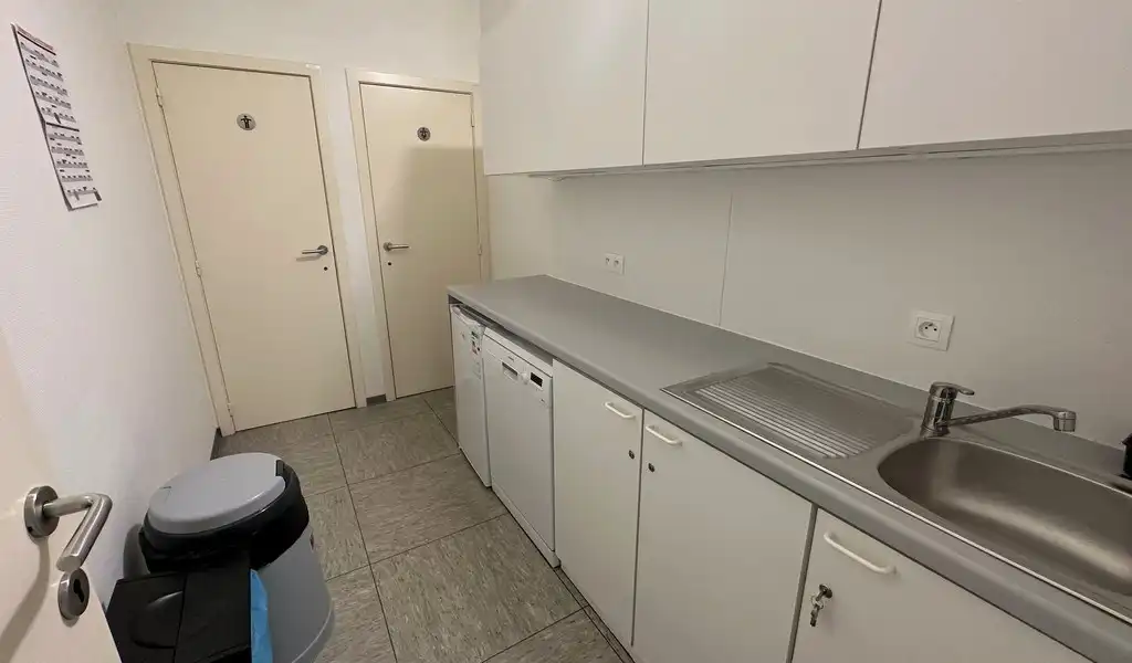 Kantoren te koop in opbrengsteigendom aan klaverblad in Gent foto 23