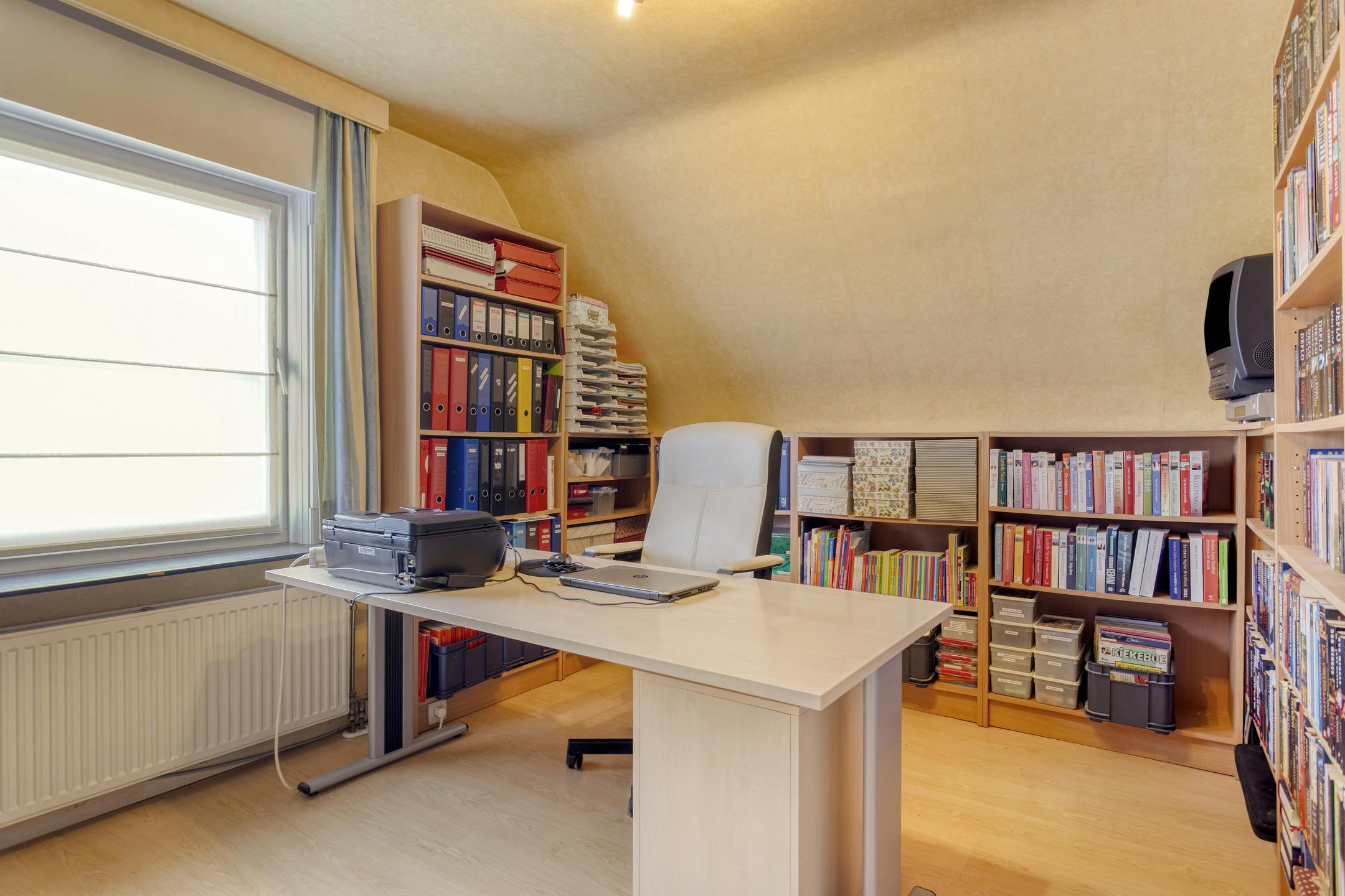 Praktijkruimte met woonst te koop in Beveren-Leie foto 18