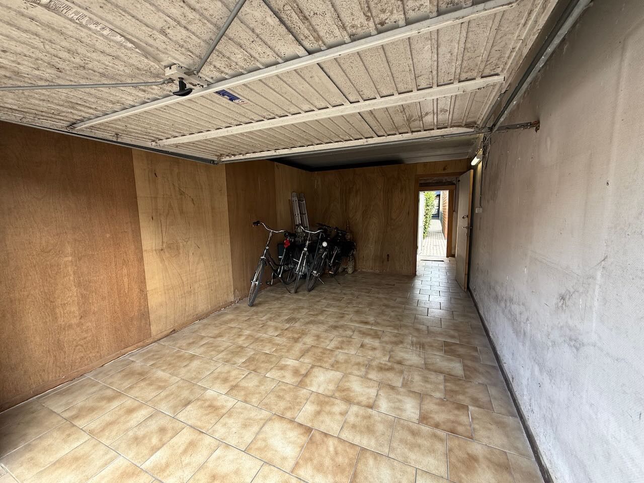 Rustig gelegen appartement met terras en garage foto 17