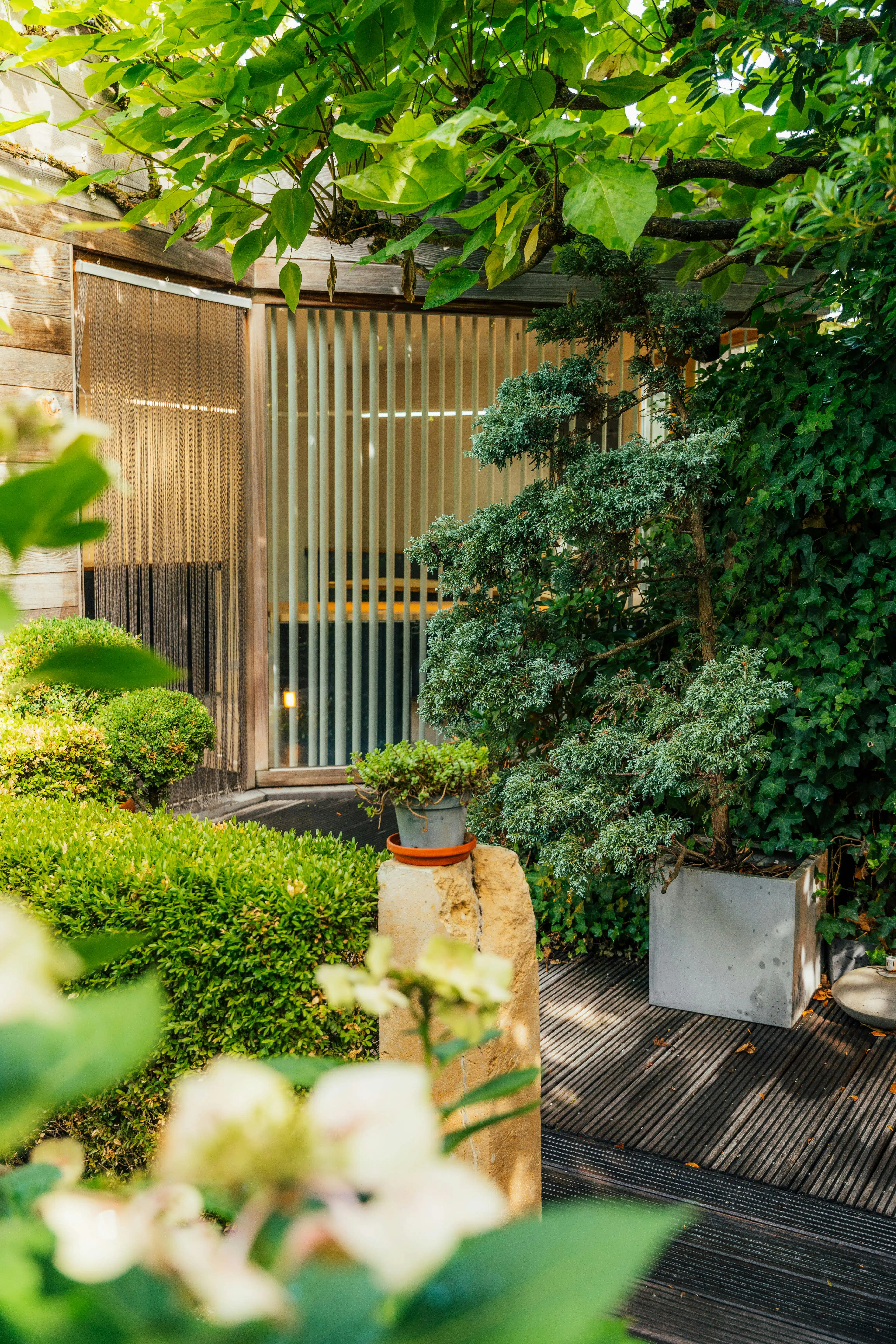 Uniek huis met bureel en zalige tuin nabij centrum Roeselare foto 27