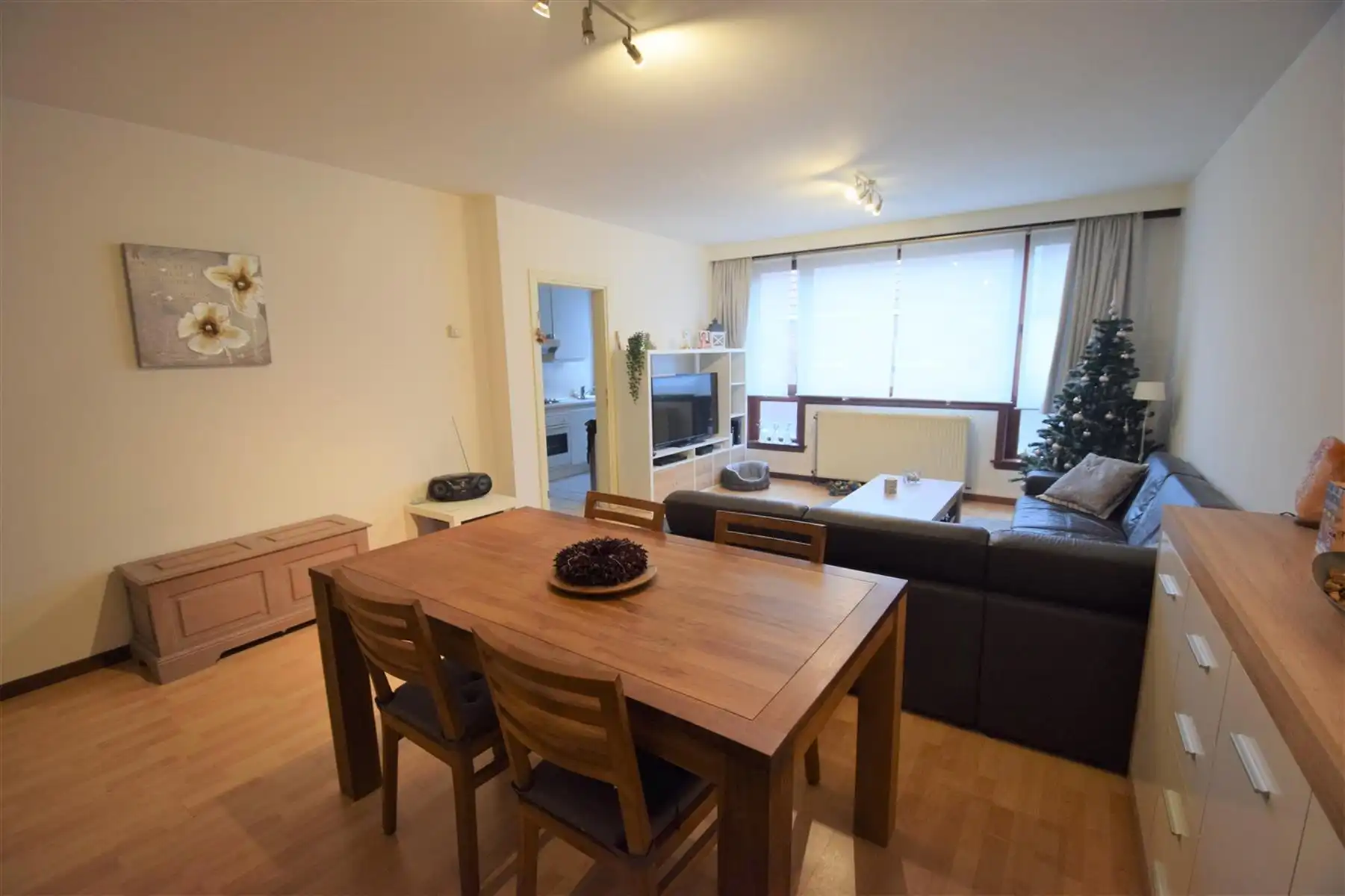 GELIJKVLOERS APPARTEMENT MET TWEE SLAAPKAMERS foto 3