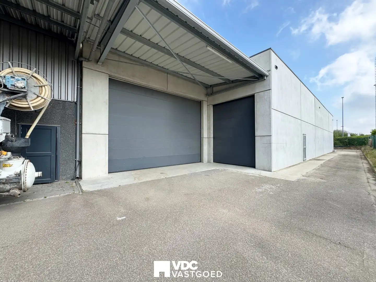 Representatief bedrijfscomplex met kantoren, dubbele industriehal, vergaderfaciliteiten, woongelegenheid en zonnepanelen foto 7