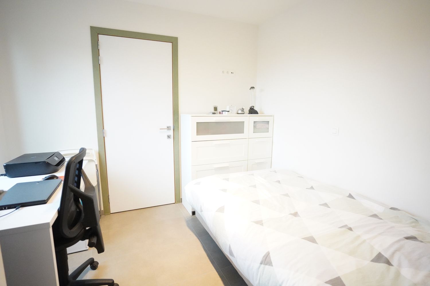 Fijn twee slaapkamerappartement  met garage foto 9