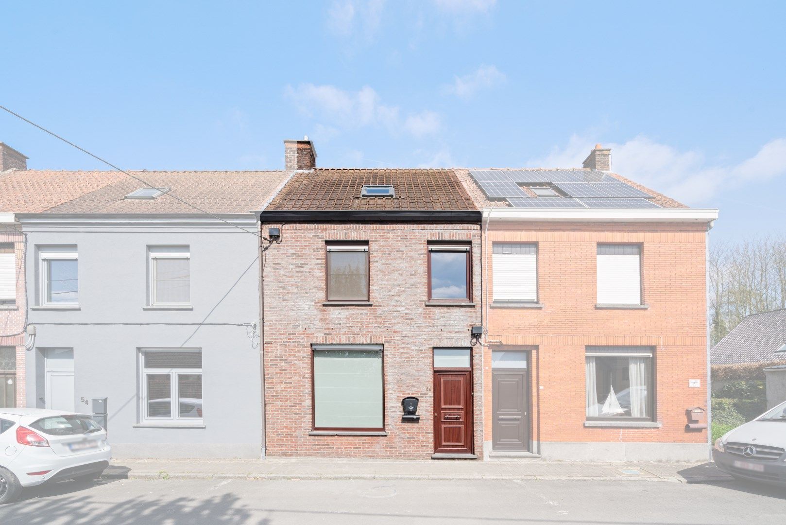 GERENOVEERDE WONING MET 3 SLAAPKAMERS EN TUIN foto {{pictureIndex}}