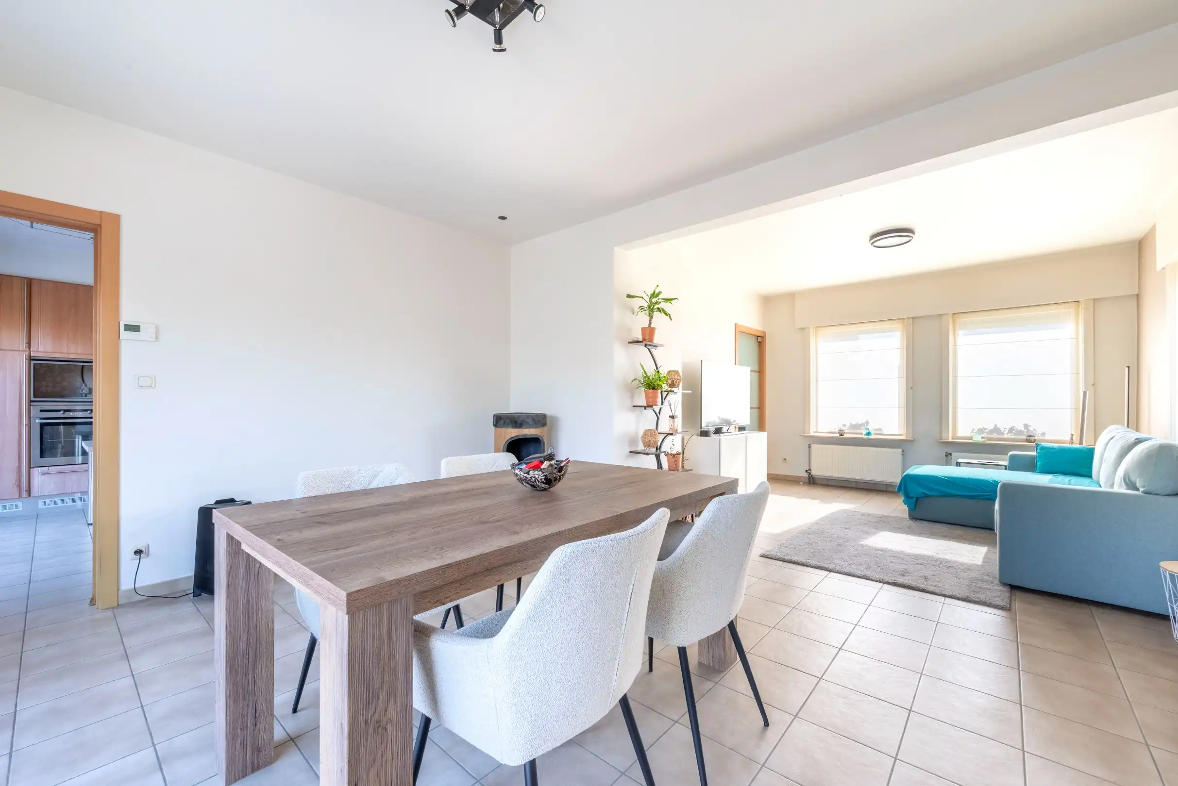Goed onderhouden halfopen woning met 3 slaapkamers in rustige wijk. foto 3