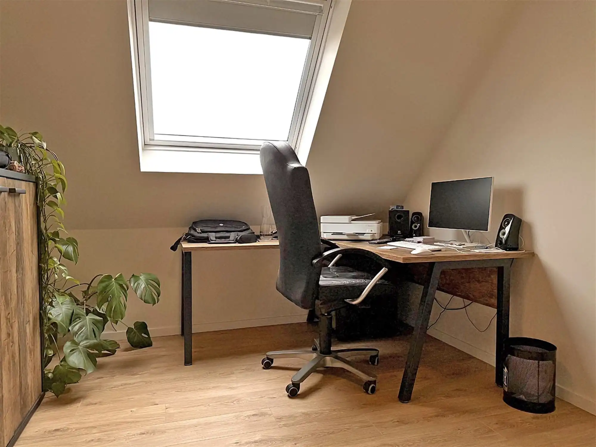 Recente, instapkl. WONING met 3 slpks, terras / tuin & 2 autostnpltsn foto 10