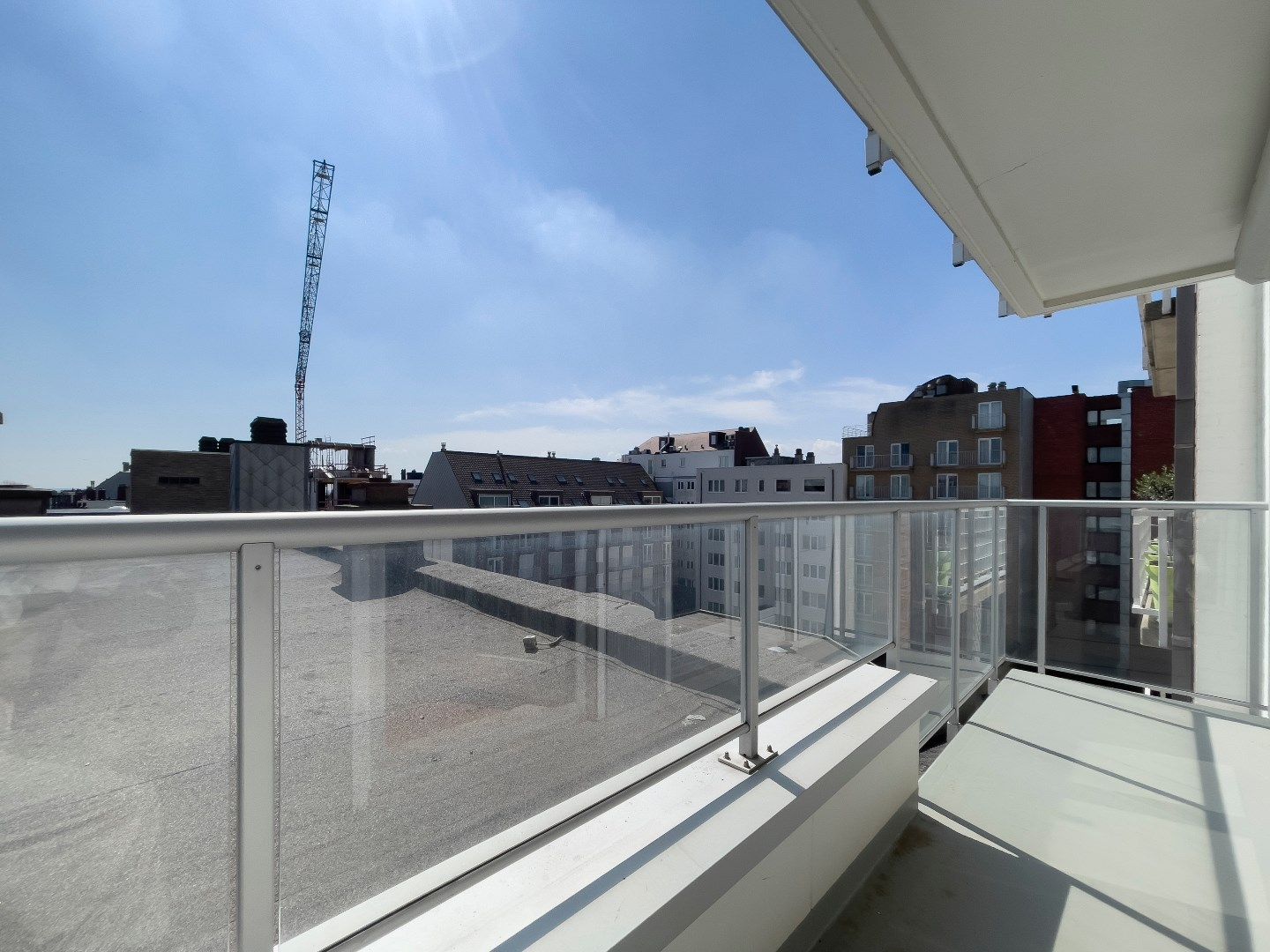 Gemeubeld appartement met frontaal zeezicht gelegen vlakbij het Lichttorenplein. foto 12