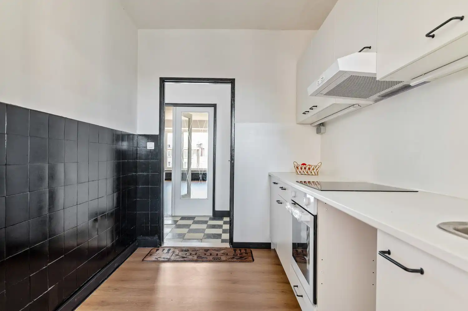 Licht op te frissen appartement met ruime living van 40 m² en nieuwe keuken foto 7