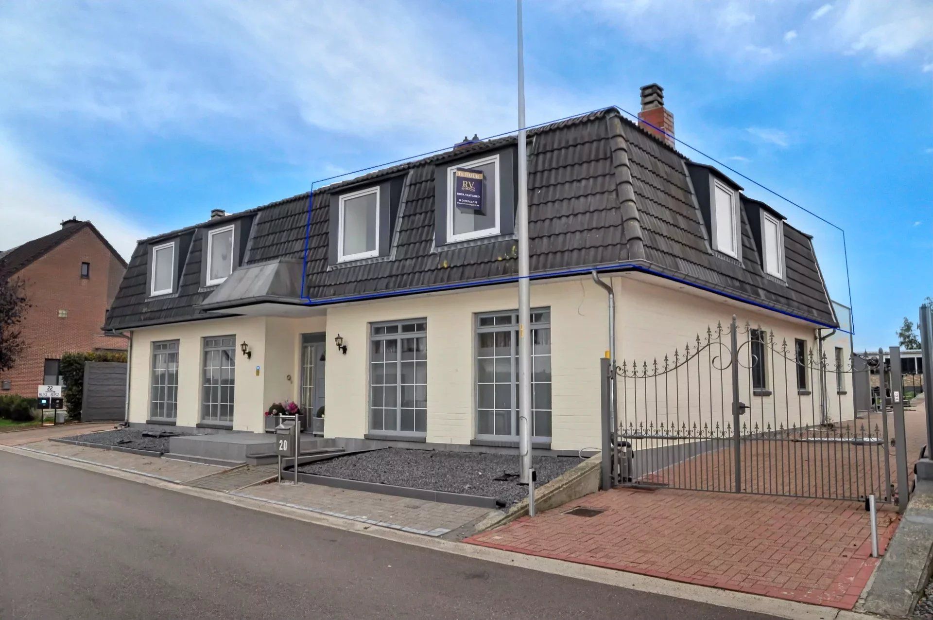 RUSTIG GELEGEN APPARTEMENT VAN 96M² MET RUIM TERRAS IN LANAKEN foto {{pictureIndex}}
