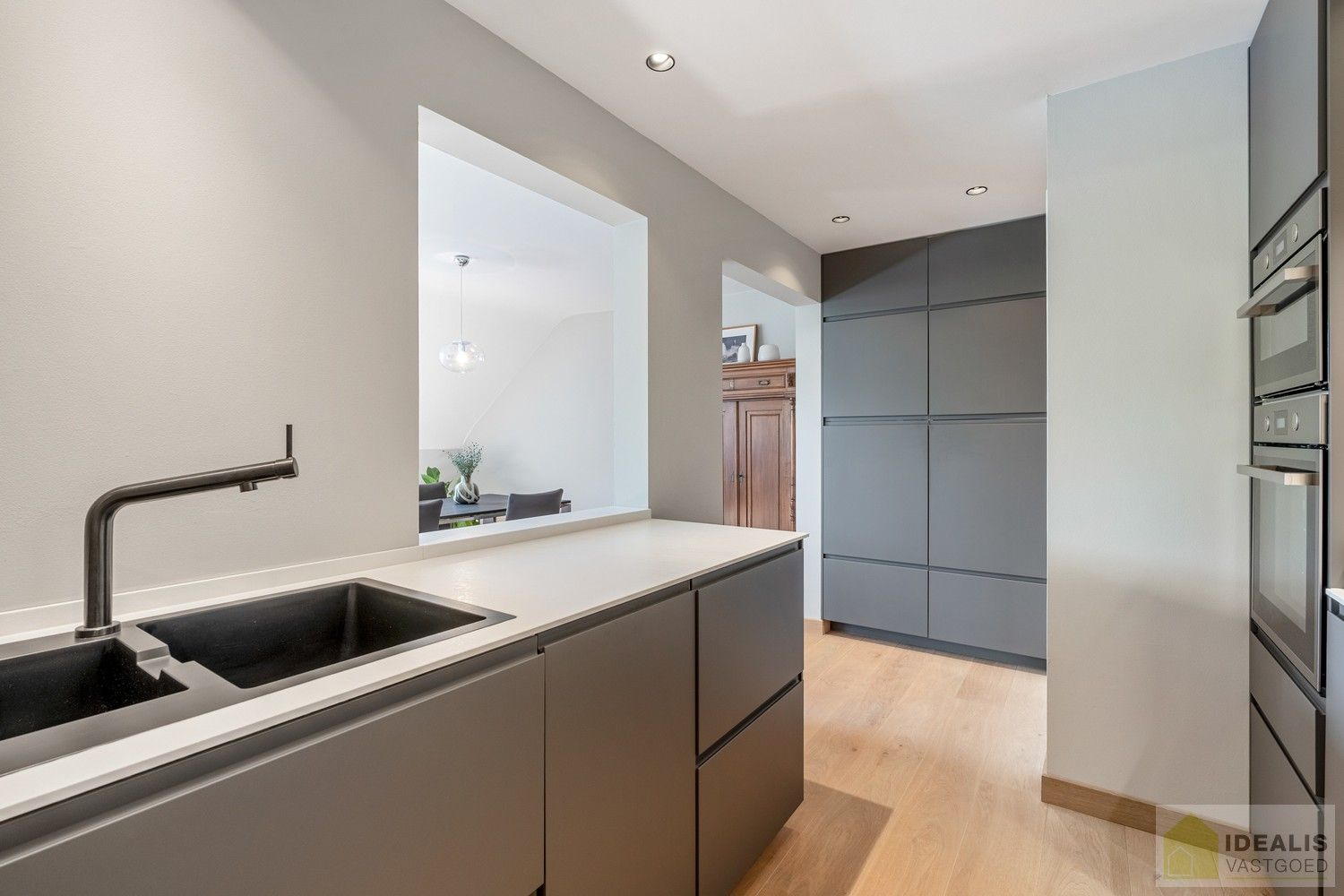 DEALIS VASTGOED – INSTAPKLAAR APPARTEMENT MET 2 SLAAPKAMERS, LICHTRIJKE LEEFRUIMTE, BADKAMER, GOED UITGERUSTE KEUKEN, GARAGEBOX EN AUTOSTAANPLAATS OP EEN UITERST GUNSTIGE LOCATIE AAN DE RAND VAN HET CENTRUM VAN PELT! foto 19