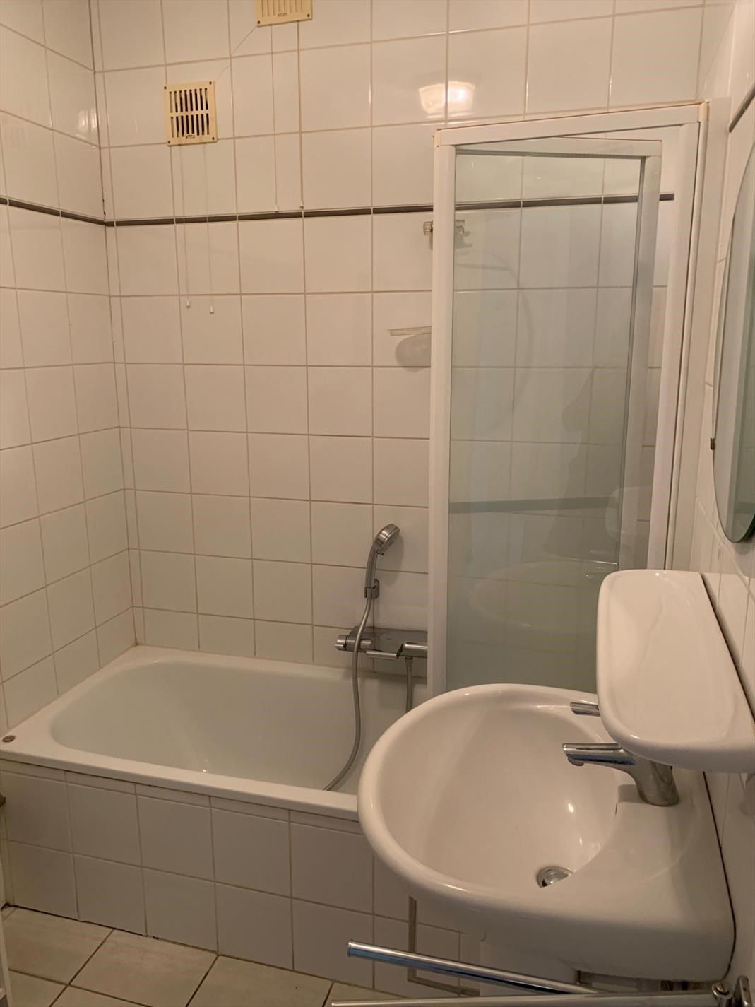 Ongemeubeld tweeslaapkamerappartement met prachtig zicht vanop groot terras foto 4