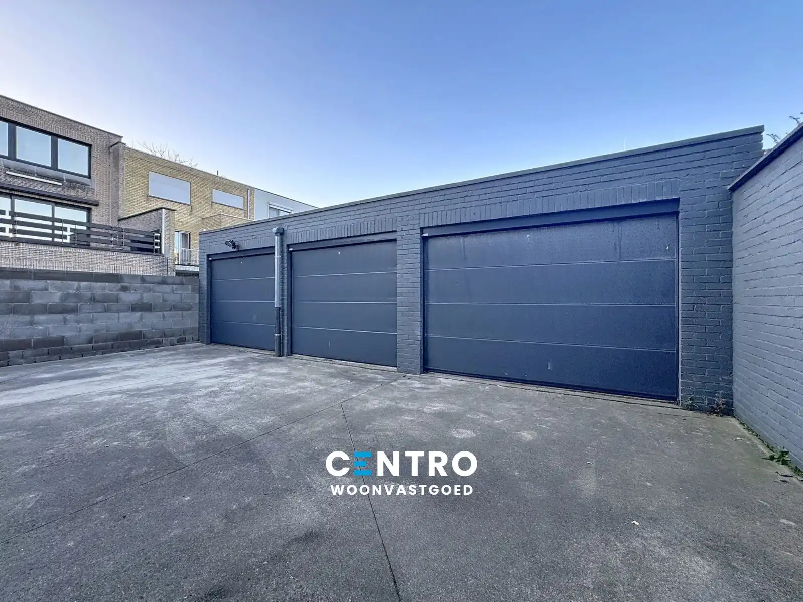 Ruime garagebox te Blankenberge! foto {{pictureIndex}}