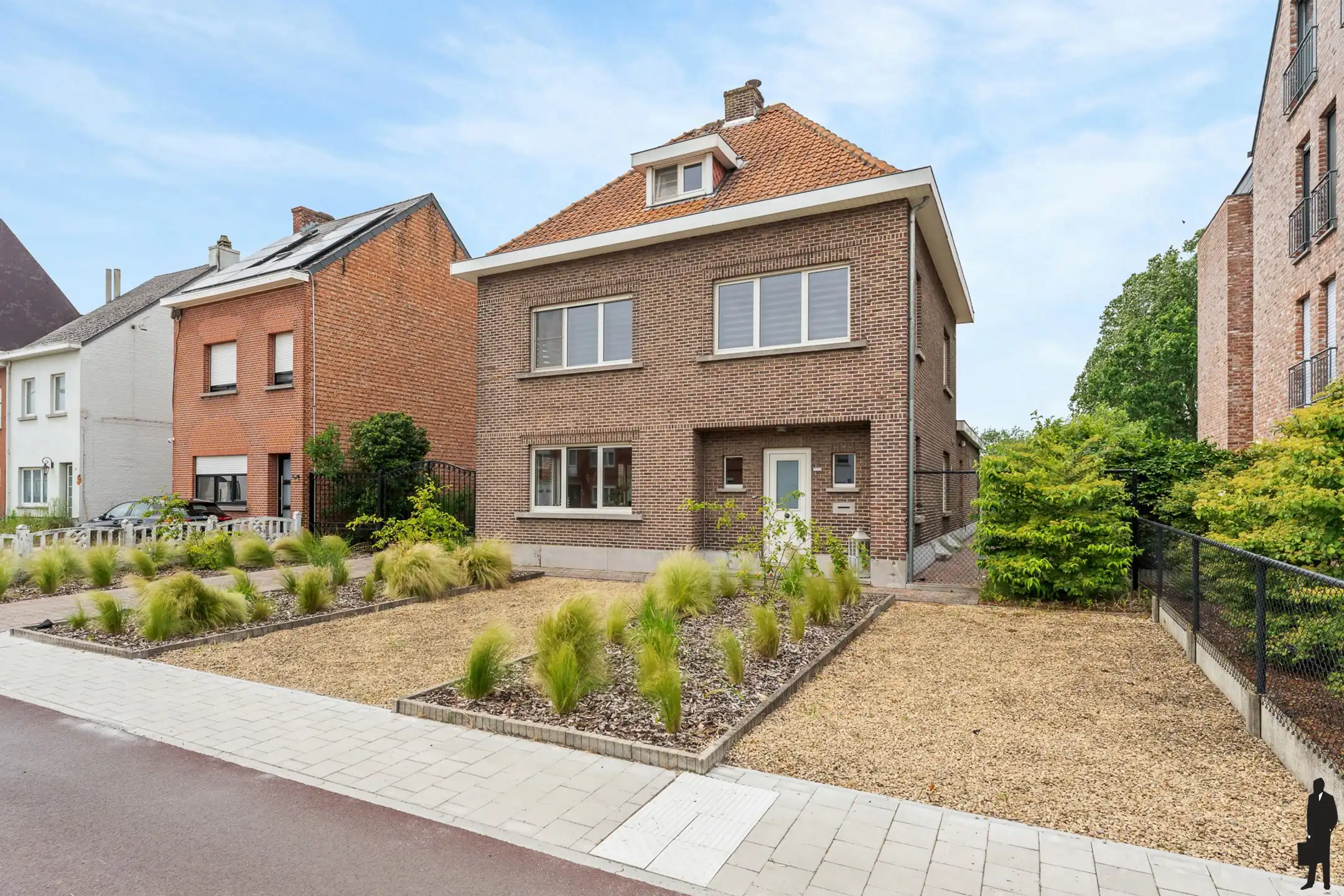 Ruime instapklare woning met garage en open zicht op 1849m². foto 11
