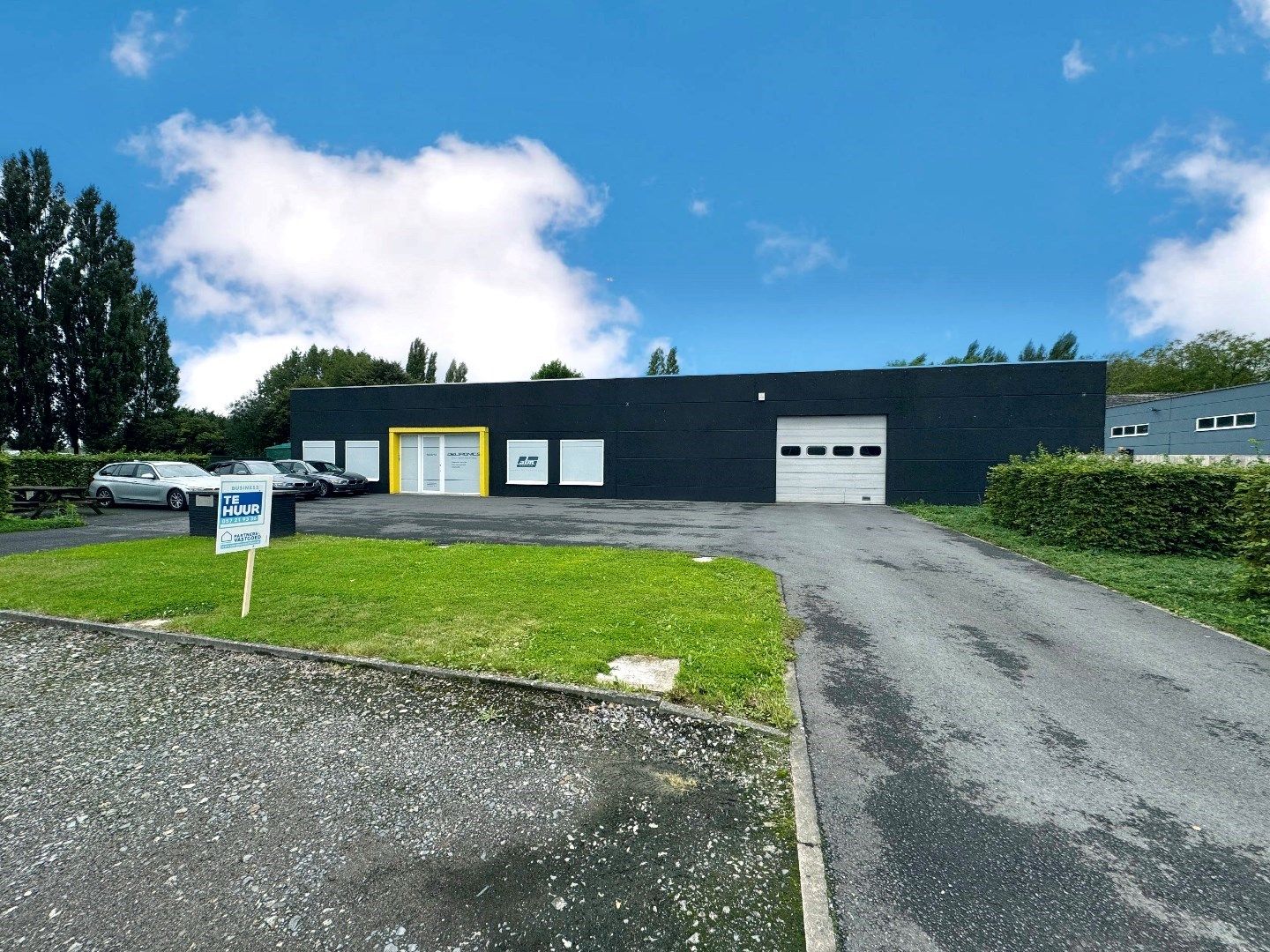 LOODS (+- 225M²) TE HUUR TE IEPER foto {{pictureIndex}}