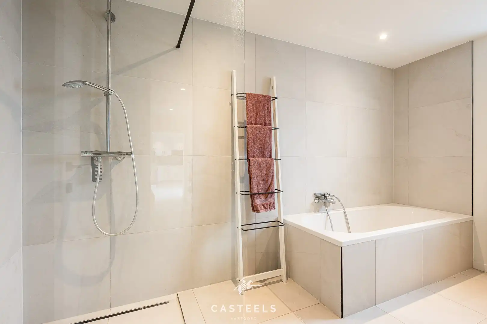 Met smaak gerenoveerde woning te koop in Gavere foto 14