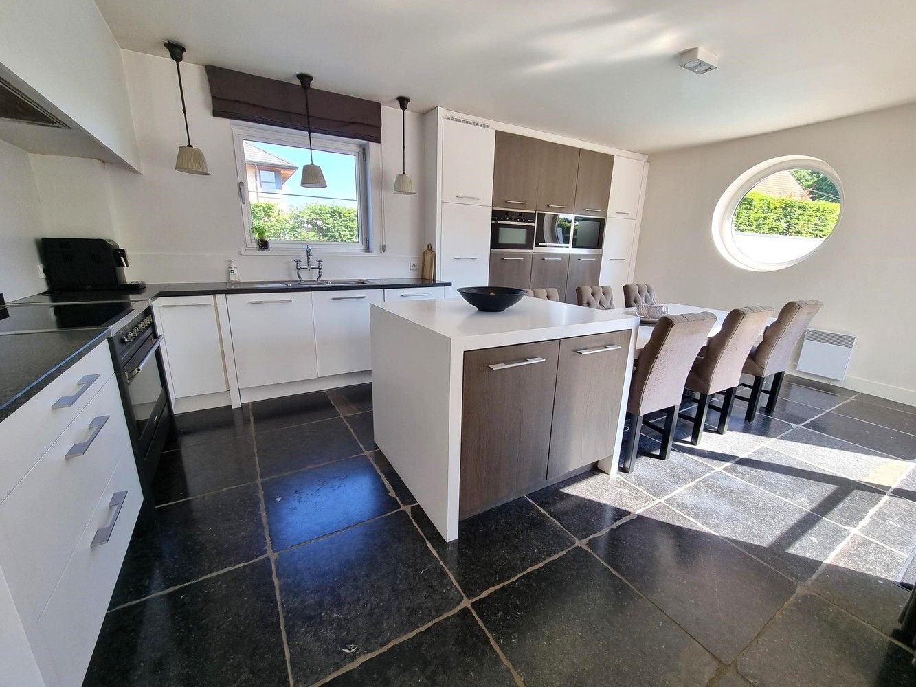 Prachtige villa woning, rustig gelegen met zonnige, diepe tuin voorzien van zwembad en poolhouse. foto 8