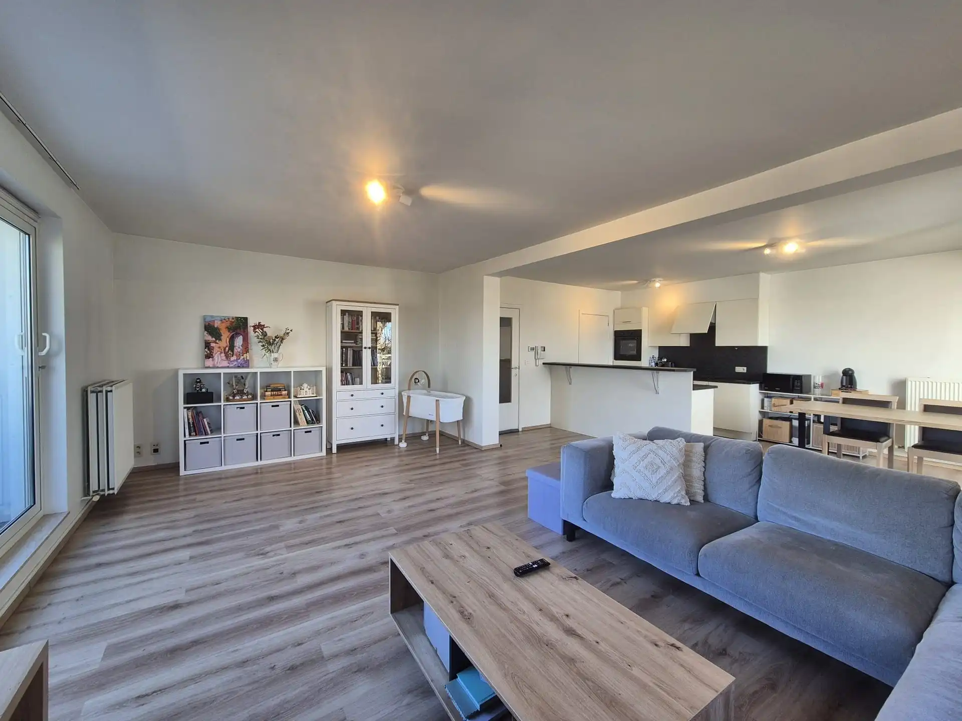 Residentieel en in afgesloten privé domein gelegen instapklaar ruim appartement. foto 2