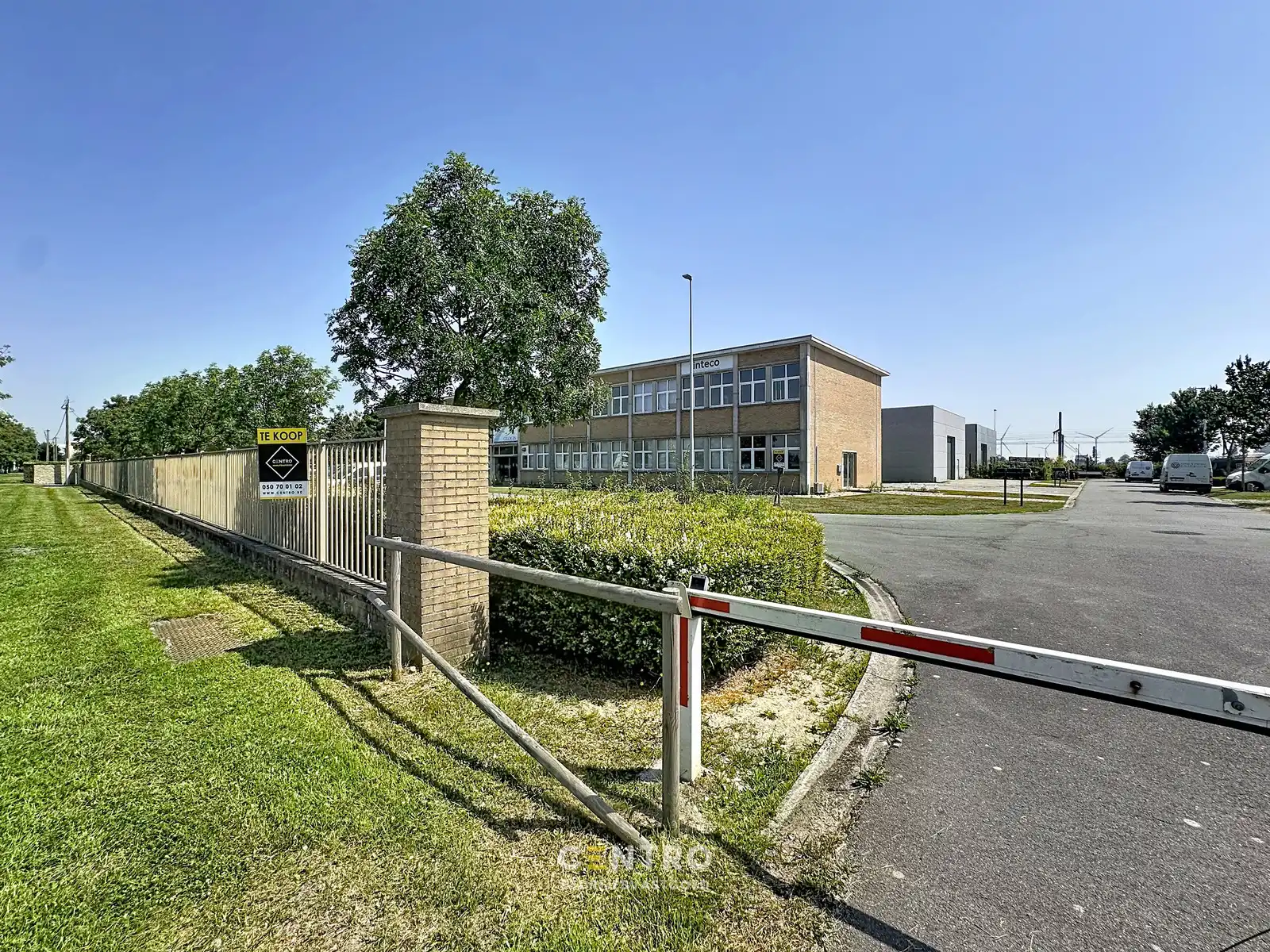 Instapklare opslagruimte (2 sectionaalpoorten) met kantoor! foto 14
