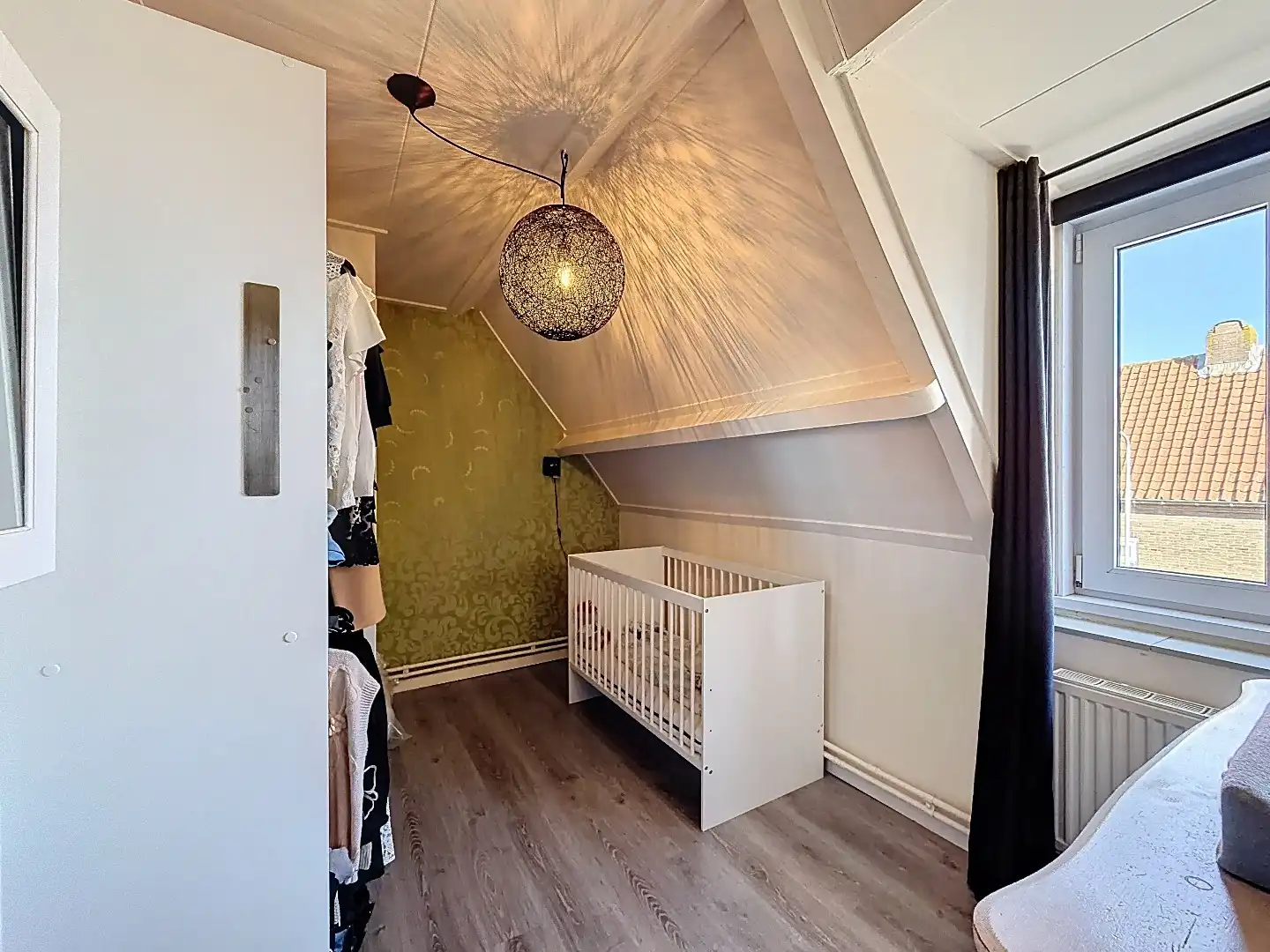 Instapklare twee-onder-een-kapwoning met uitbouw, luxe overkapping en zonnige tuin op het westen  foto 32