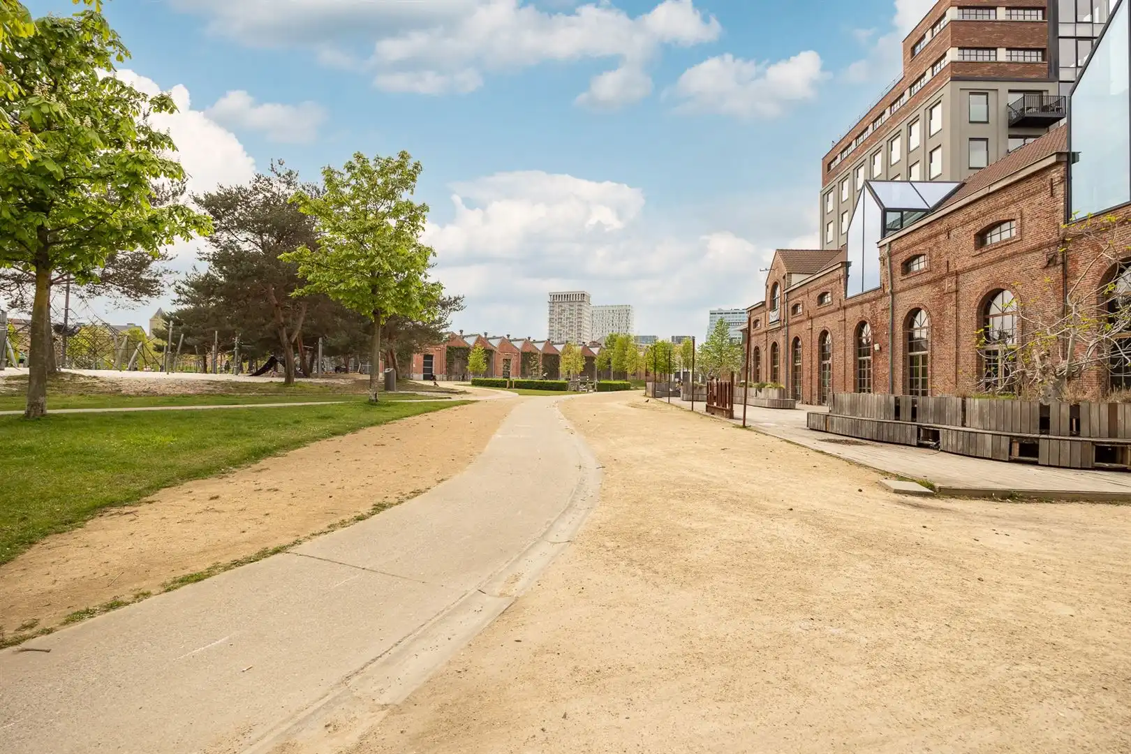 Moderne handelsruimte aan Park Spoor Noord foto 14