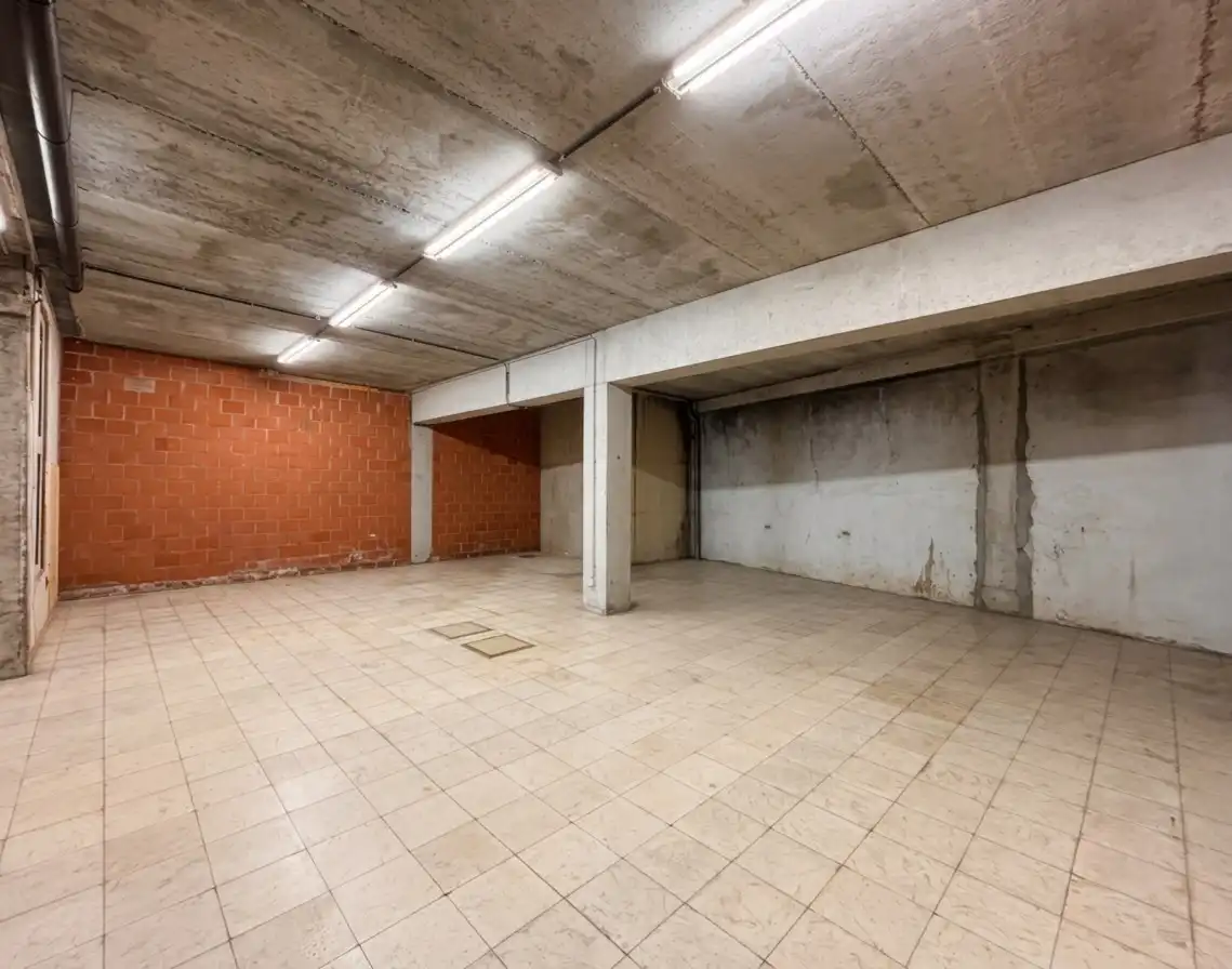 Magazijn van 220m² op commercieel centrum Pottelberg foto 3