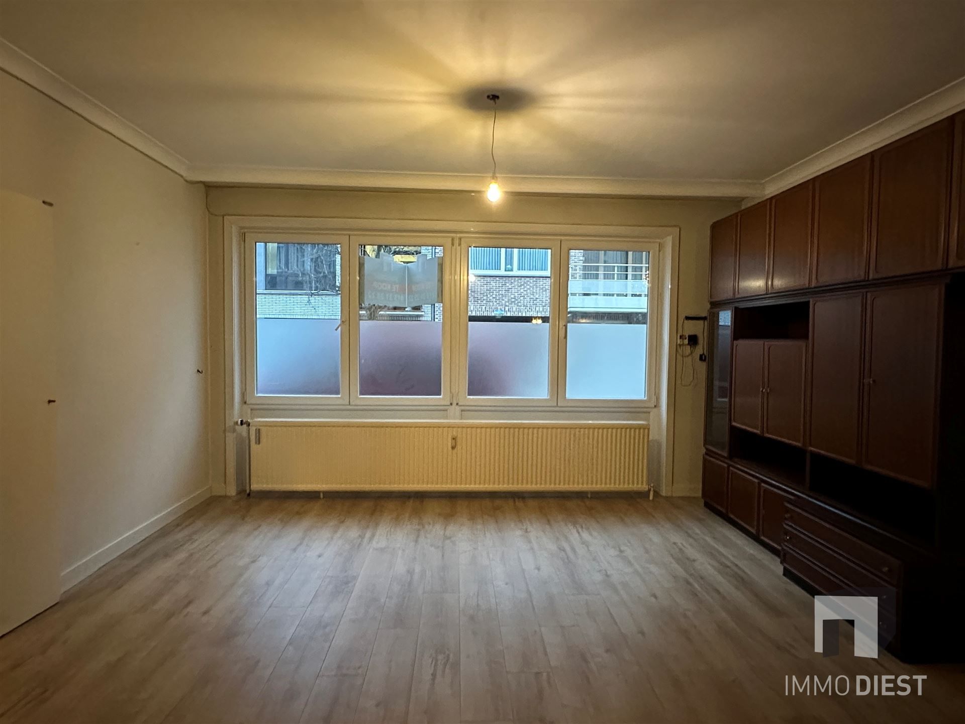 Gelijkvloers appartement met koer en 2 ruime slaapkamers foto 3