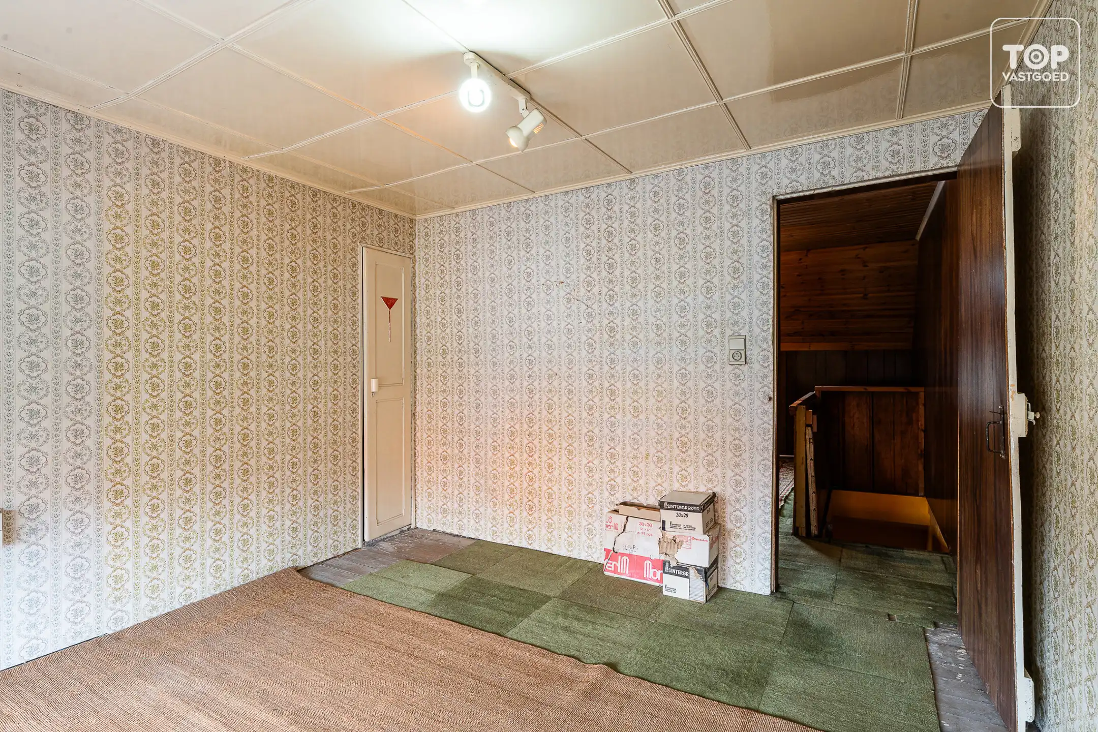 Woning met 2 slaapkamers, zolder en buitenkoer op een steenworp van het historisch centrum.  foto 20