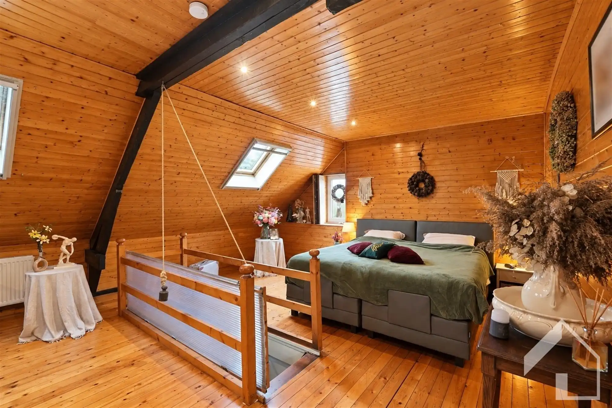 Woonhuis met potentieel, zij-ingang en prachtige tuin foto 9
