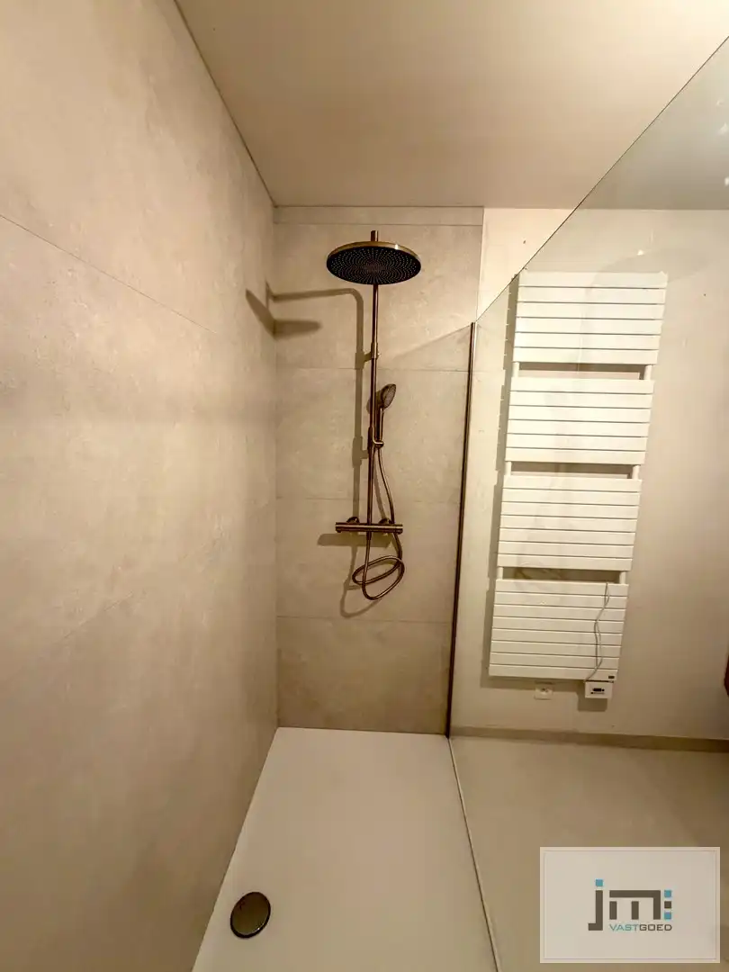 Prachtig appartement met 3 slaapkamers, carport en tuinberging foto 10