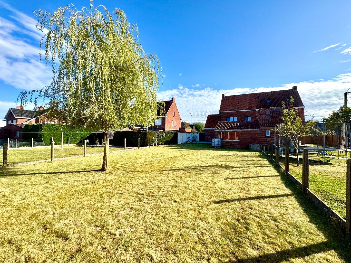 HALFOPEN WONING MET 3 SLPKS, GARAGE EN RUIME TUIN foto 13