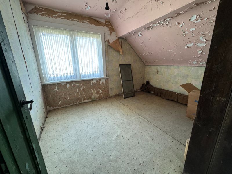Ruime te renoveren hoeve gelegen in het groen op 1182m². foto 6