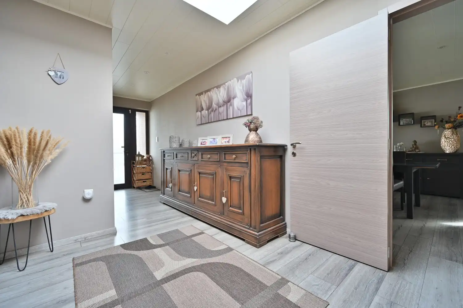 Woning met bedrijfshal op volledig omheind perceel foto 17