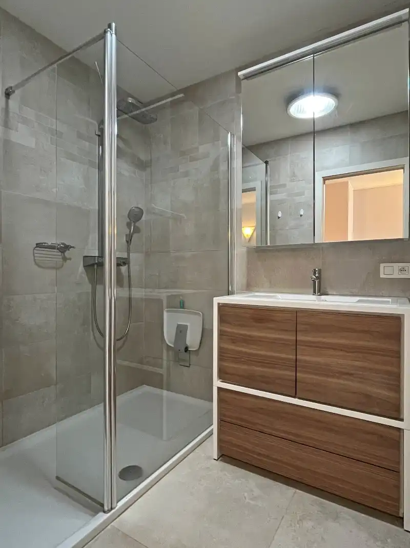 Zonnig gelijkvloers appartement met 2 grote terrassen! foto 17