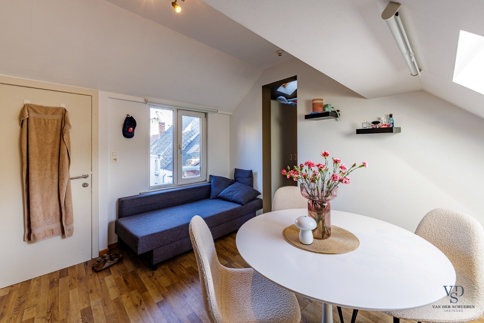 Herenhuis met 7 vergunde studentenkamers. foto 32