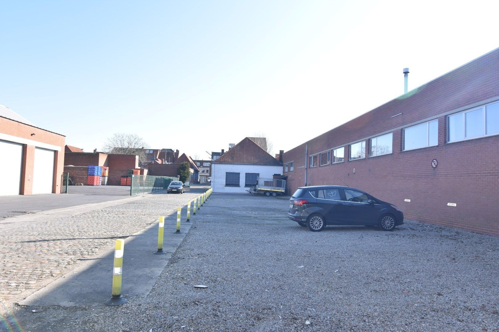 Ruime parkeerplaatsen in Stationsdreef foto 3