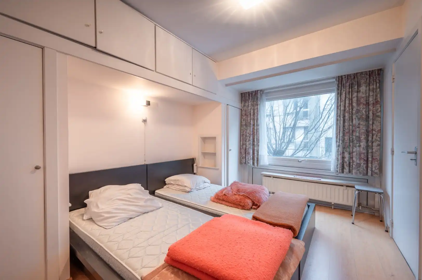 Op te frissen appartement gelegen in residentie op hoek Ieperstraat-Kustlaan, op 50 m van de Zeedijk en nabij het Driehoeksplein. foto 12