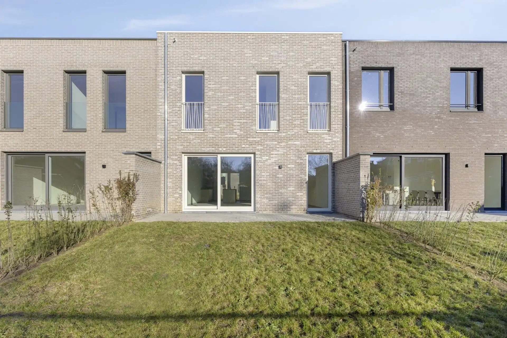 ACTIEWONING: INSTAPKLARE NIEUWBOUWWONING MET 3 SLPK'S IN HASSELT foto {{pictureIndex}}