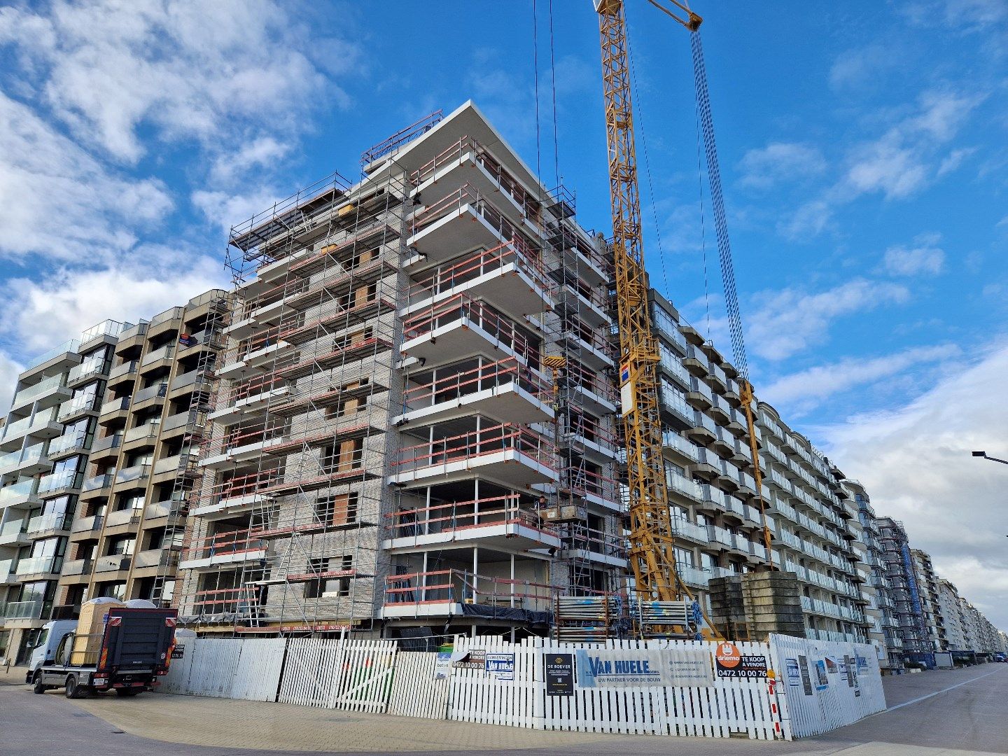 Handelsruimte op de Zeedijk te De Panne foto 2