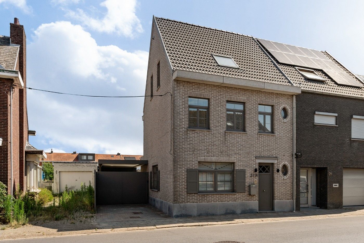 Ruime HOB met 3 slpk., tuin en carport foto {{pictureIndex}}