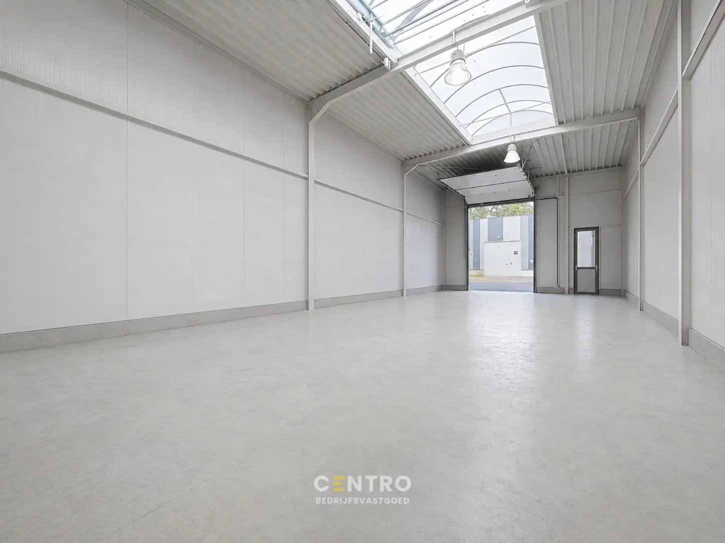 Instapklaar MAGAZIJN (182m²) TE KOOP met alle voorzieningen en 2 private parkeerplaatsen voor de deur te Brugge (Sint-Michiels), Ten Briele. Geen WVI! foto 4