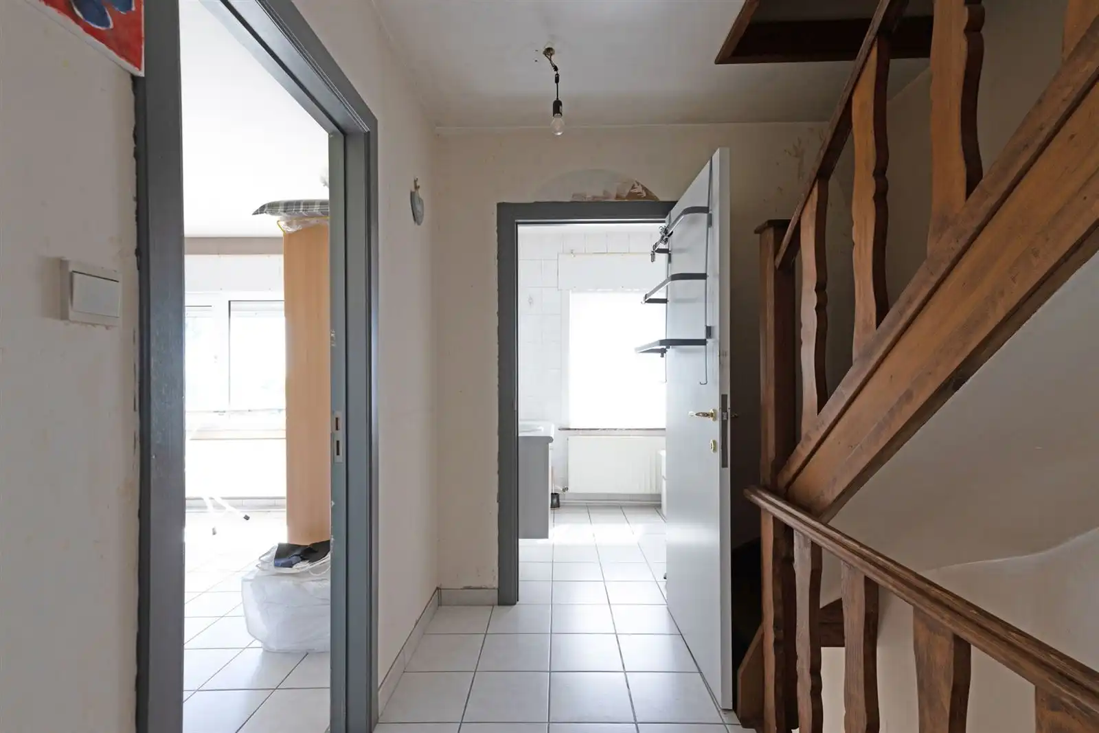Alleenstaande lwoning met bijgebouw, garage en tuin op 6are23 foto 14