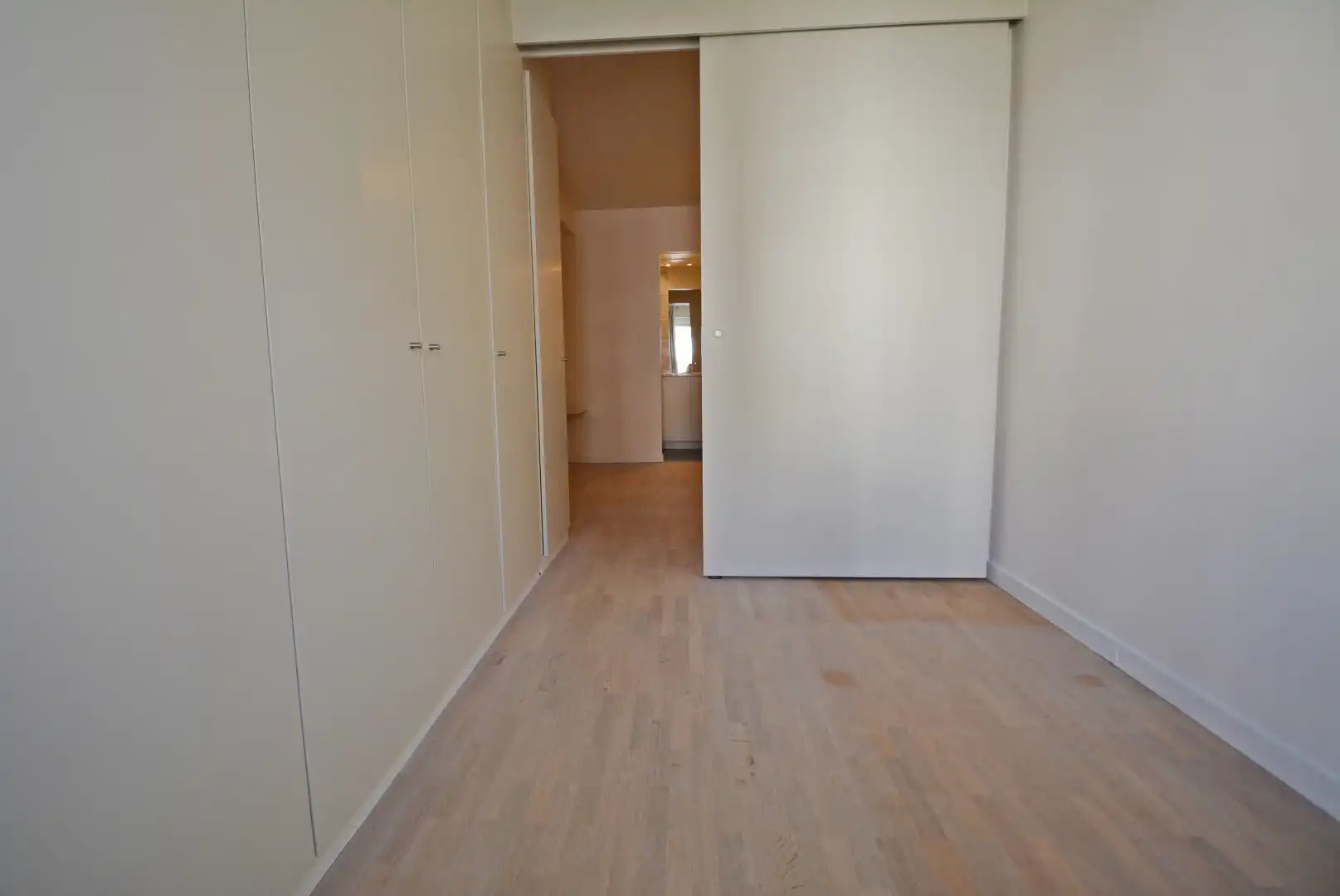 Prachtig onderhouden appartement op toplocatie vlak bij de zeedijk! foto 12